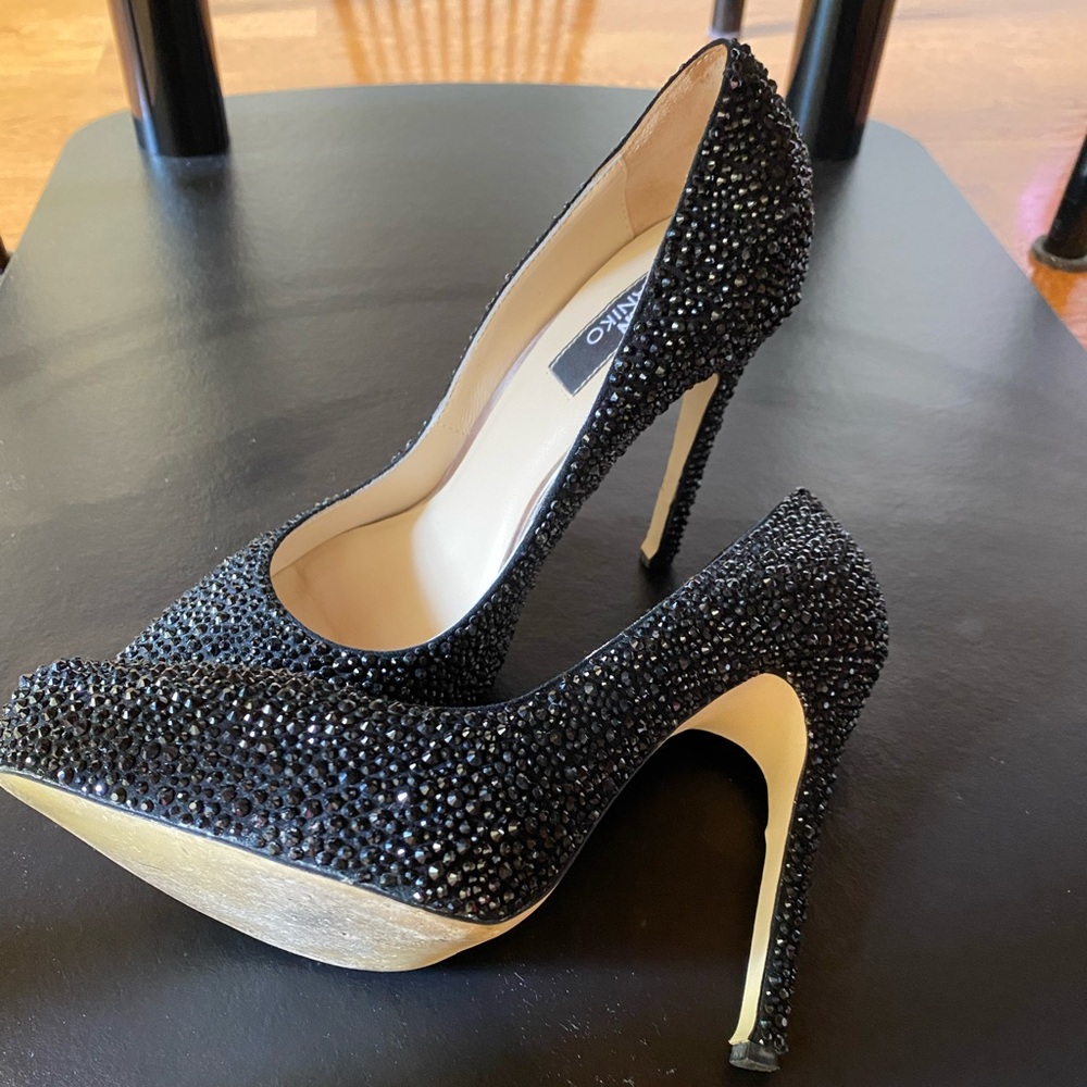 Gorgeous black heels for special occasion